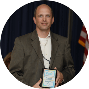 D43A5317-REgionalNetworkPartnershipAward-500 Metropolitan College of New York receiving an award.