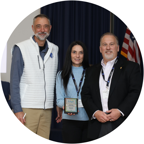 D43A5328-AILeadershipEducationAward-500 Edge present Seton Hall with the AI Education Leadership Award.